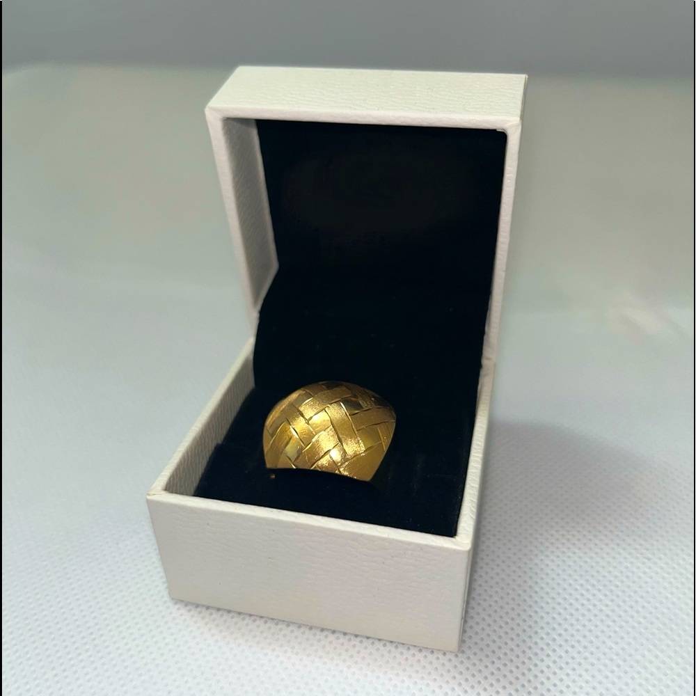 H. Stern pure gold 18k ring, collection H. Stern 2015, made in Brazil.